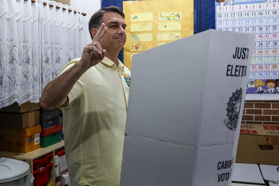 El candidato a la presidencia de Brasil, Flavio Bolsonaro,