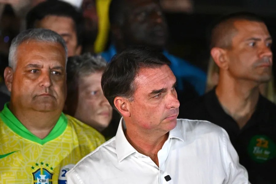 El partido de Flávio Bolsonaro reconoce la victoria de Lula da Silva en Brasil