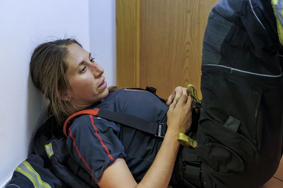 Fotografía de 2024 de Rebeca de Juan, la primera bombera de Melilla,