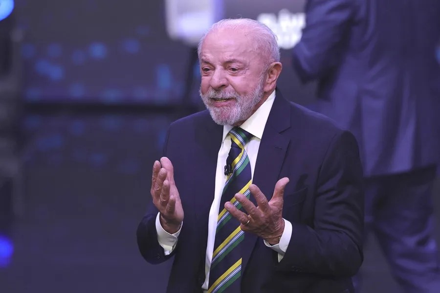 Lula acusa a Bolsonaro de querer eliminar un histórico subsidio a las familias