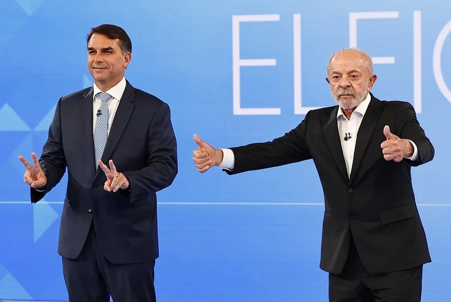 Lula acusa a Flávio Bolsonaro de "lamer las botas" de Trump en el debate antes de las elecciones