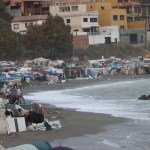 Estado en el que se encuentra la playa del Trampolín de Ceuta, este sábado.