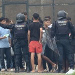 La Policía Nacional levanta el asentamiento de la playa del Trampolín