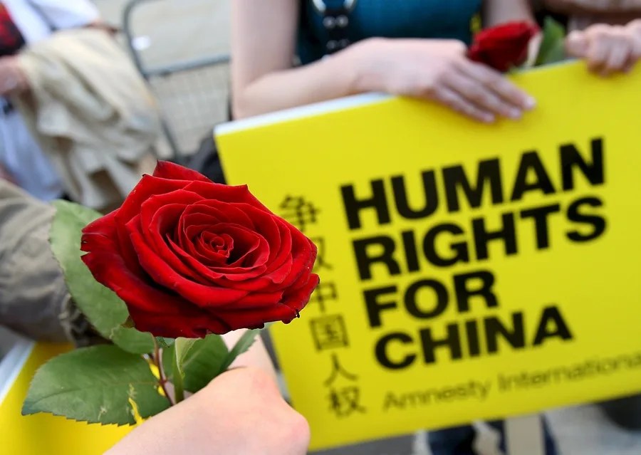 China acusa a Reino Unido de injerencia por críticas en el informe sobre la situación de Hong Kong