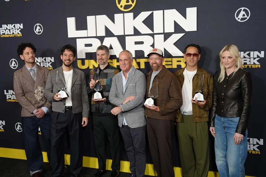 estreno mundial del documental 'Linkin Park: Unshatter' en el cine AMC The Grove 14 de Los Ángeles