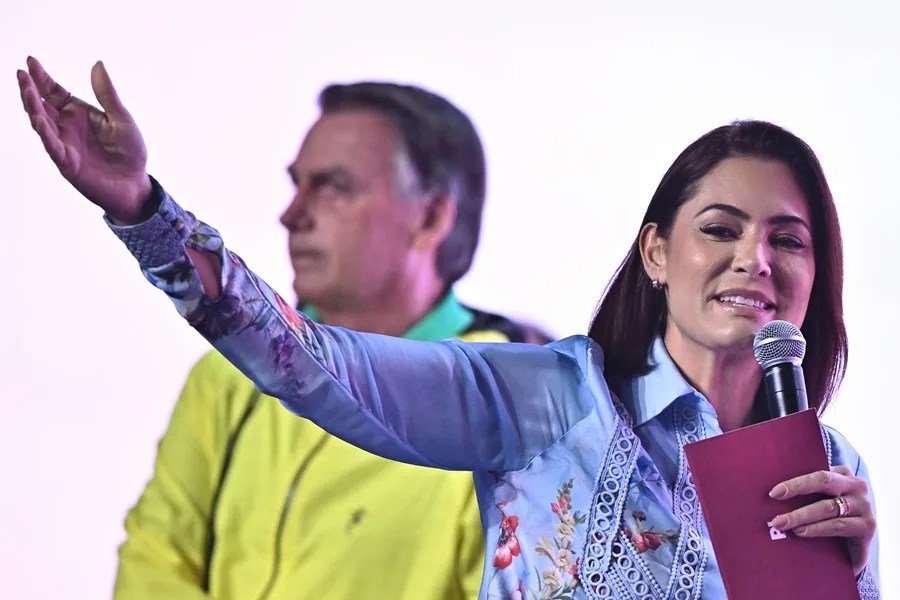 Cuatro miembros del clan Bolsonaro aseguran sus bancas en las legislativas de Brasil
