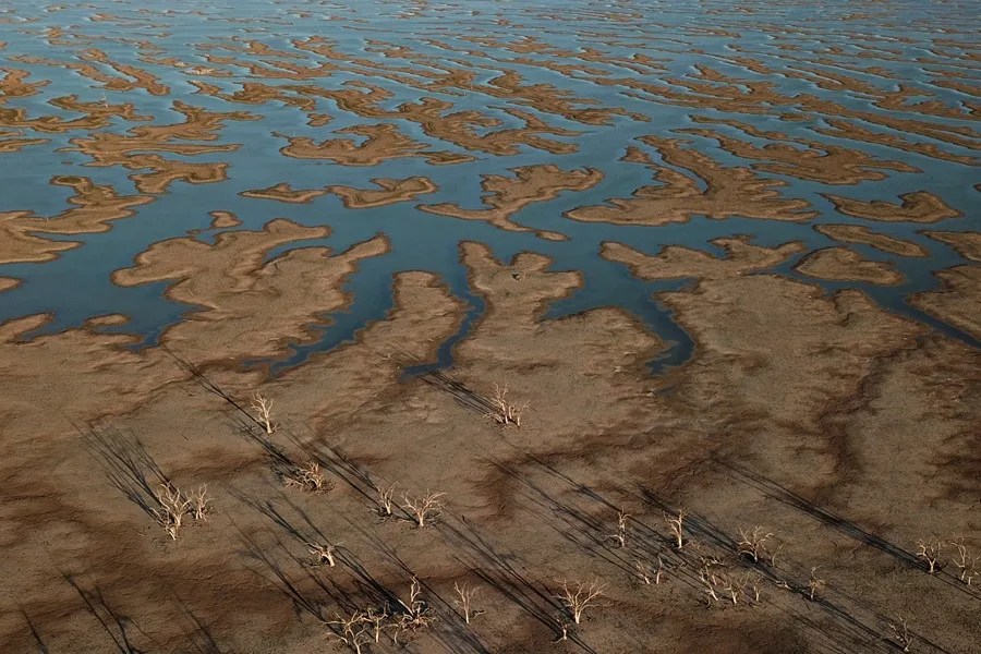 Un estudio alerta de que el 0,1 % más rico contamina más que casi la mitad de la humanidad