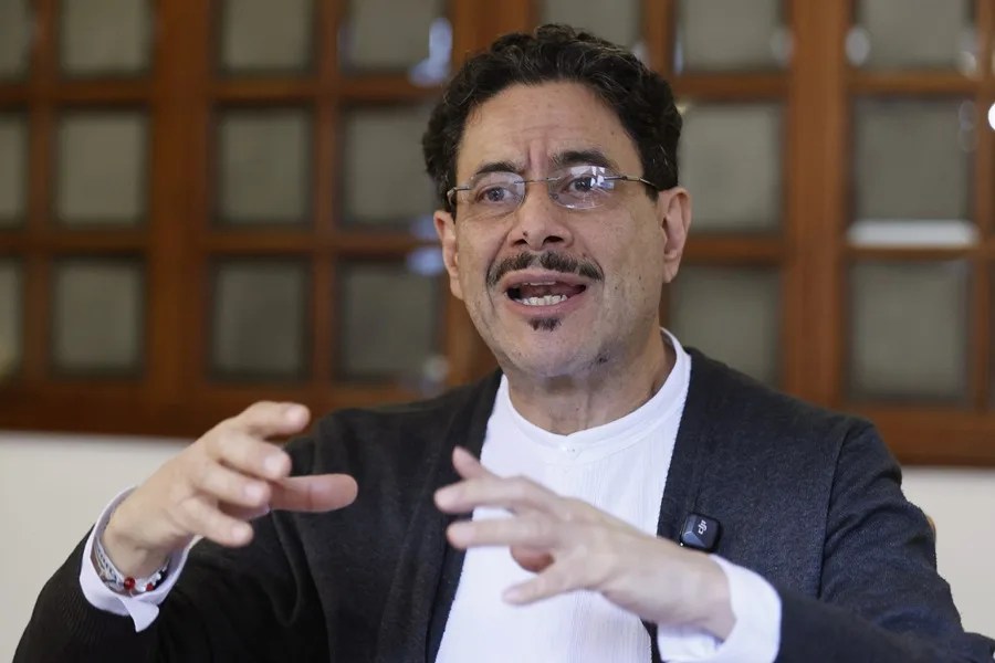 En Colombia "hay una confrontación social y política en ciernes", advierte Iván Cepeda