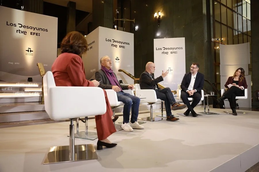 Programa 'Los Desayunos' de la Agencia EFE y RTVE que cuenta con la presencia de los secretarios generales de UGT y CCOO, Pepe Álvarez (2i) y Unai Sordo