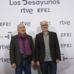 Los secretarios generales de UGT y CCOO, Pepe Álvarez (i) y Unai Sordo; posan antes de 'Los Desayunos' de la Agencia EFE y RTVE