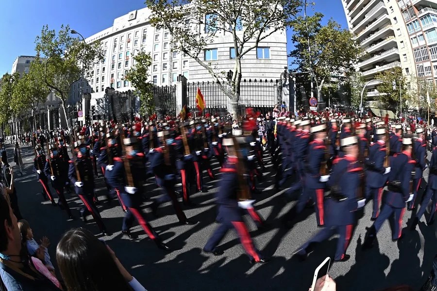 Desfile militar del 12 de octubre en el Paseo de la Castellana de Madrid.