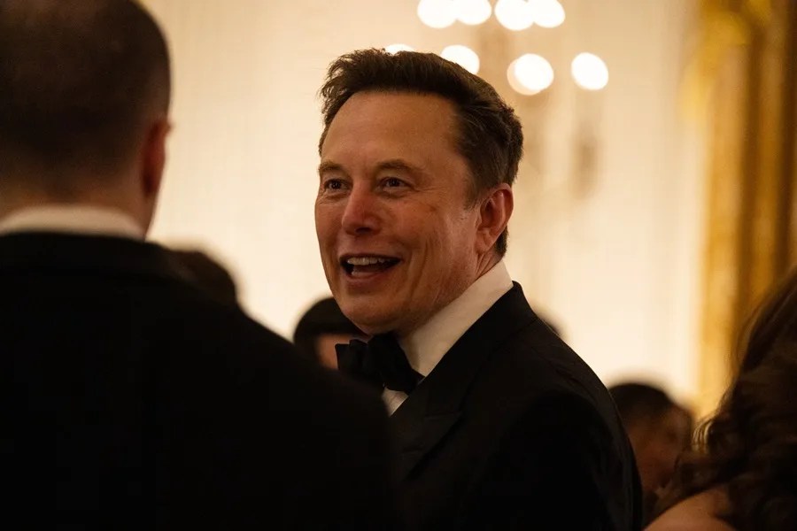 Musk ordenó limitar el servicio de Starlink en Ucrania, según el WSJ