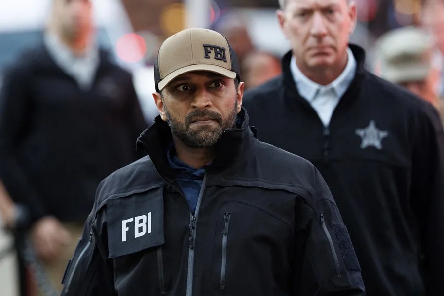 El director del FBI se compromete con una cantante de country