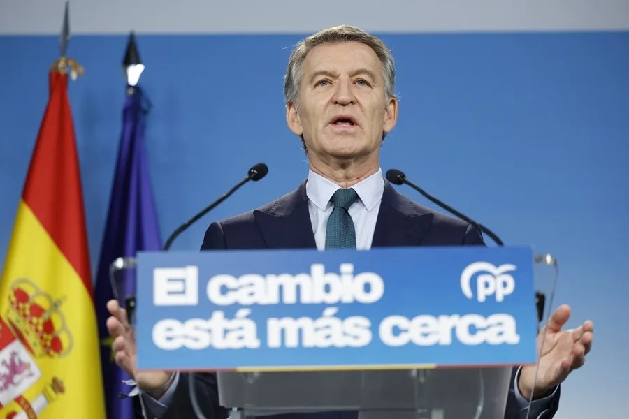 El líder del Partido Popular Alberto Núñez Feijóo, durante una comparecencia hoy en la sede del partido en la calle Génova de Madrid