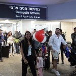 Pasajeros israelíes llegan en un vuelo de Flydubai procedente de Tabuk (Arabia Saudita) al Aeropuerto Internacional Ben Gurión
