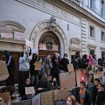 Estudiantes de secundaria protestan por las condiciones educativas en París, Francia
