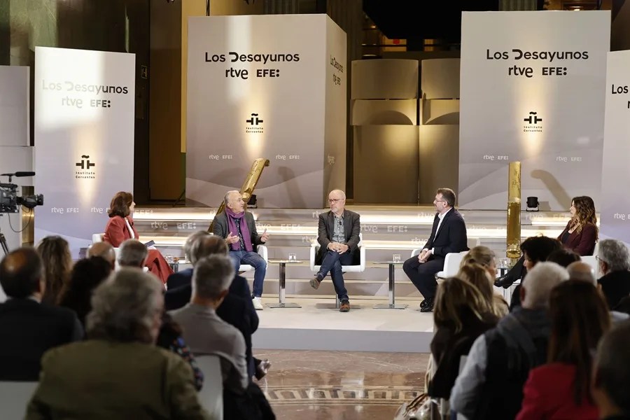 Programa 'Los Desayunos' de la Agencia EFE y RTVE que cuenta con la presencia de los secretarios generales de UGT y CCOO, Pepe Álvarez (2i) y Unai Sordo