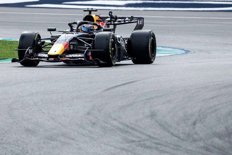 El piloto Max Verstappen, durante los entrenamientos de hoy del Gran Premio de Baréin.