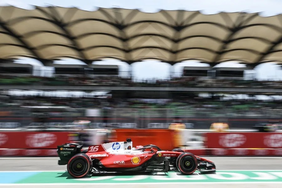 Charles Leclerc, durante el entrenamiento de hoy del Gran Premio de Baréin.