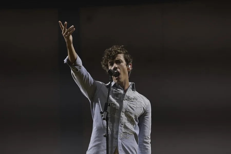 El músico y cantante Guitarricadelafuente durante el concierto que ha ofrecido este viernes en el Movistar Arena de Madrid.