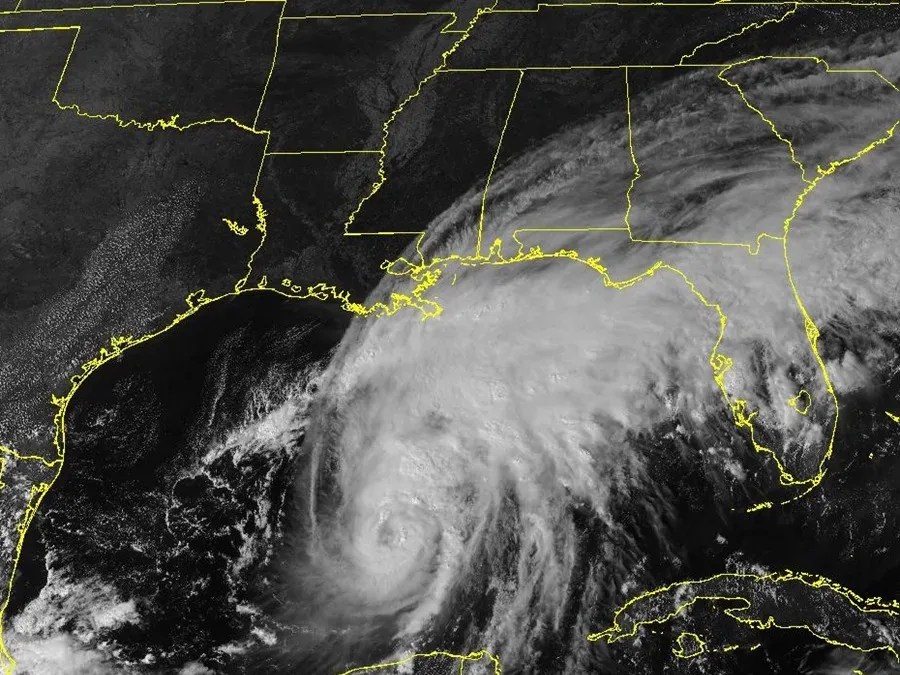 El huracán Isaías crece a categoría 2 mientras se dirige al sur de Estados Unidos