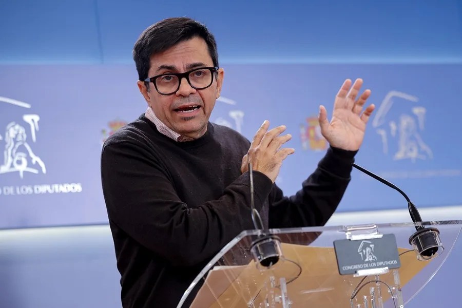 El diputado de Sumar Gerardo Pisarello da una rueda de prensa este martes en el Congreso.