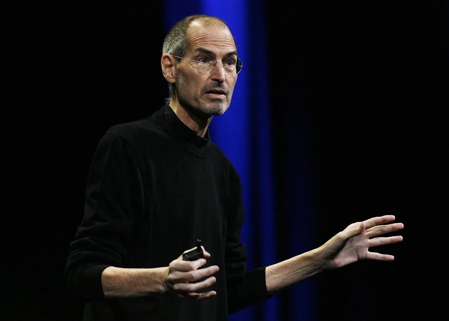 Tim Cook y John Ternus homenajean a Steve Jobs en el 15 aniversario de su muerte