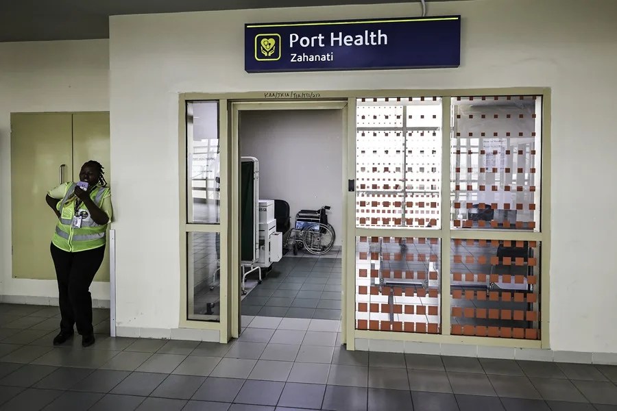 Una clínica de sanidad portuaria en el Aeropuerto Internacional Jomo Kenyatta (JKIA) durante una visita para los medios destinada a mostrar las medidas de detección del ébola.