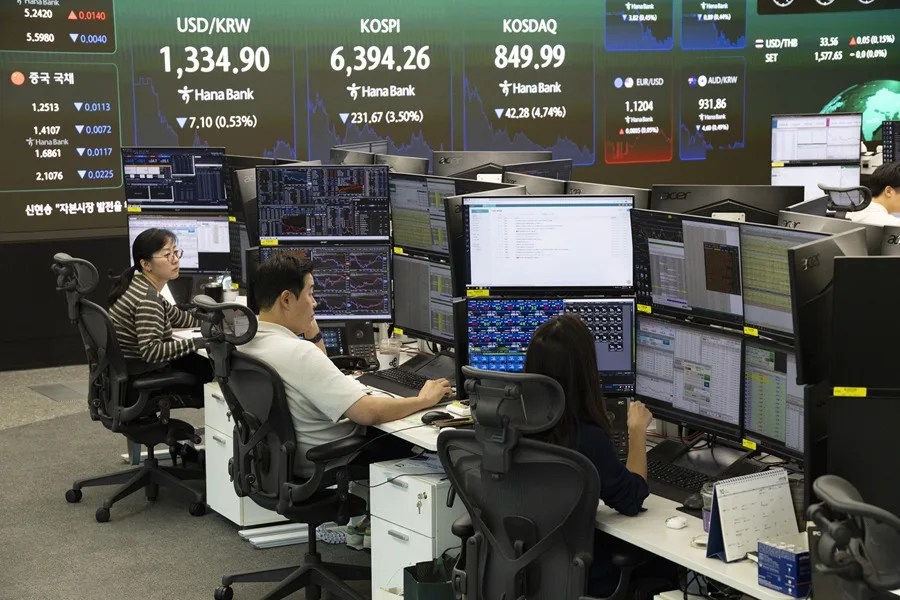 El Kospi surcoreano remonta más de un 3 % en la apertura tras siete días de pérdidas