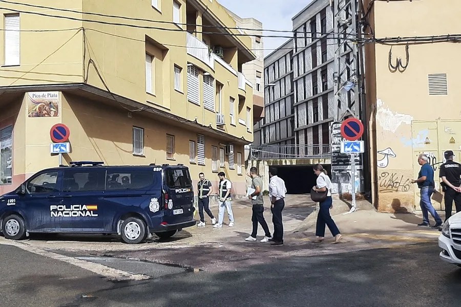 El cadáver de un hombre ha sido hallado en Lorca (Murcia) a primera hora de esta mañana con un cuchillo clavado en el pecho, según ha confirmado la Policía Nacional
