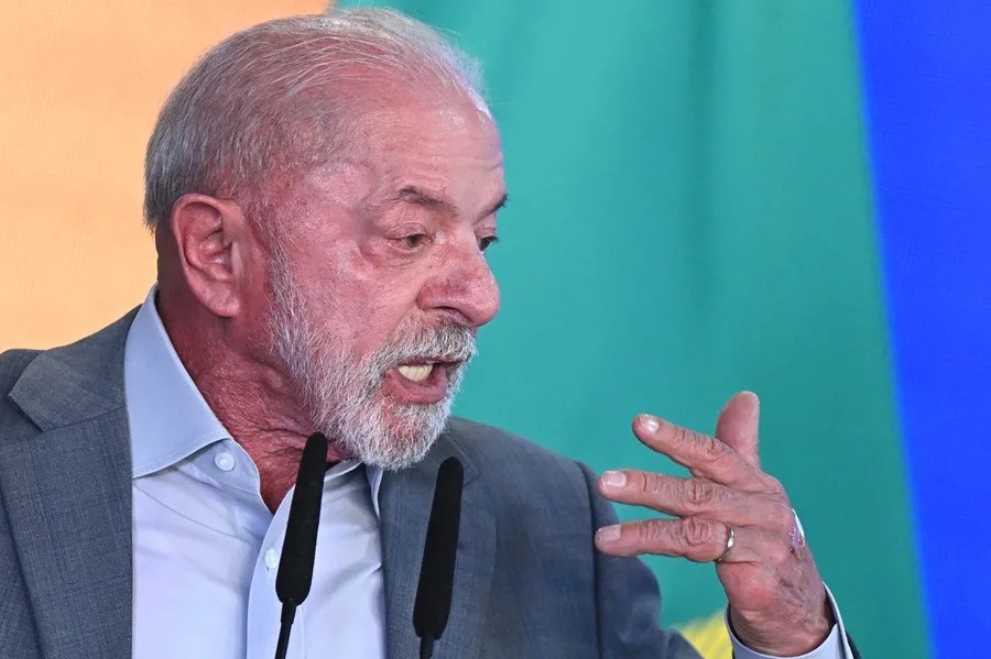 Lula eleva el tono contra Flávio Bolsonaro en una masiva marcha electoral en estado clave