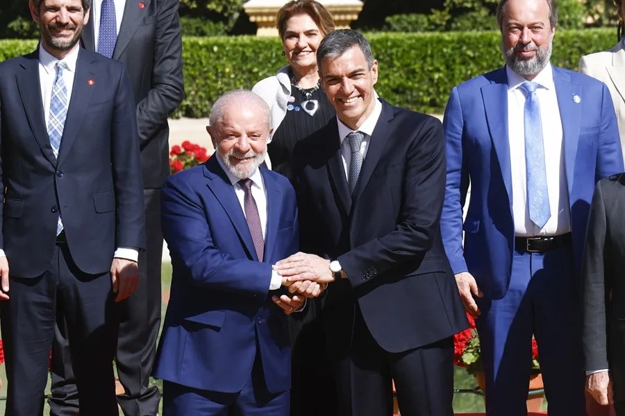 Lula defiende la "victoria de la democracia" en sus diálogos con Pedro Sánchez, Sheinbaum y Orsi