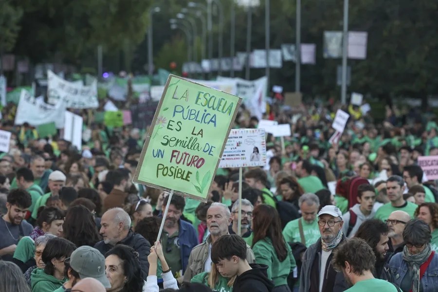 Manifestación convocada por el Comité de Huelga Unitario de la Educación Pública de la Comunidad de Madrid, este jueves.