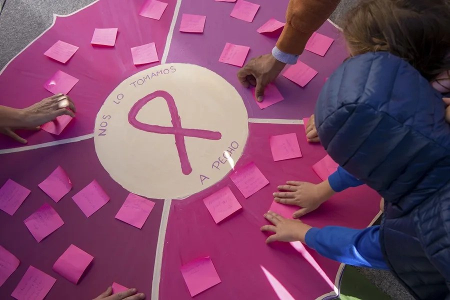 Participantes en un acto contra el cáncer