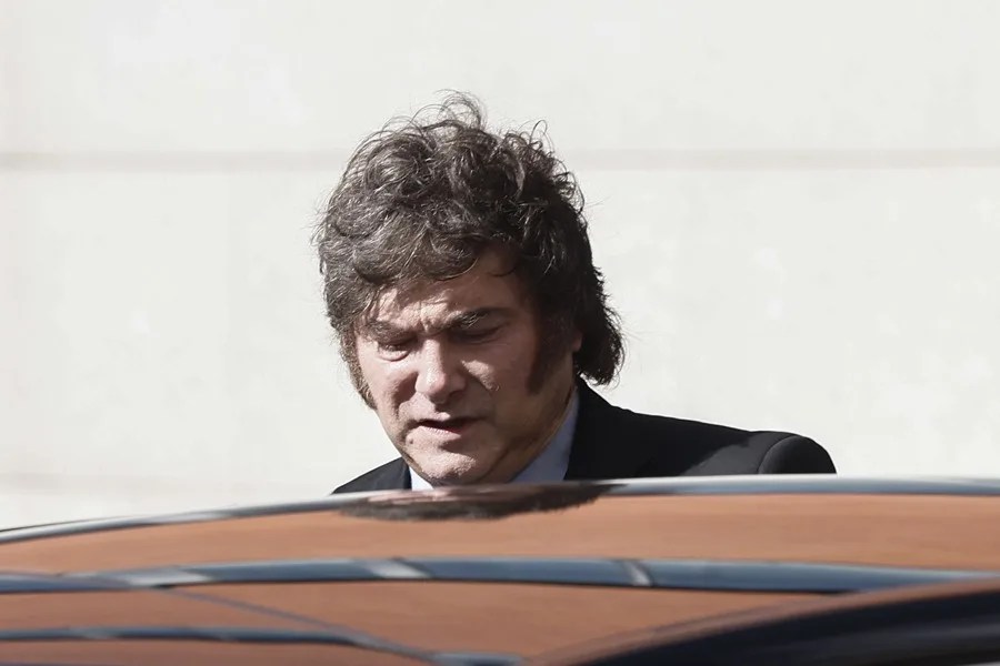 Milei llama de nuevo "ladrón corrupto" a Pedro Sánchez tras su polémico viaje a Madrid