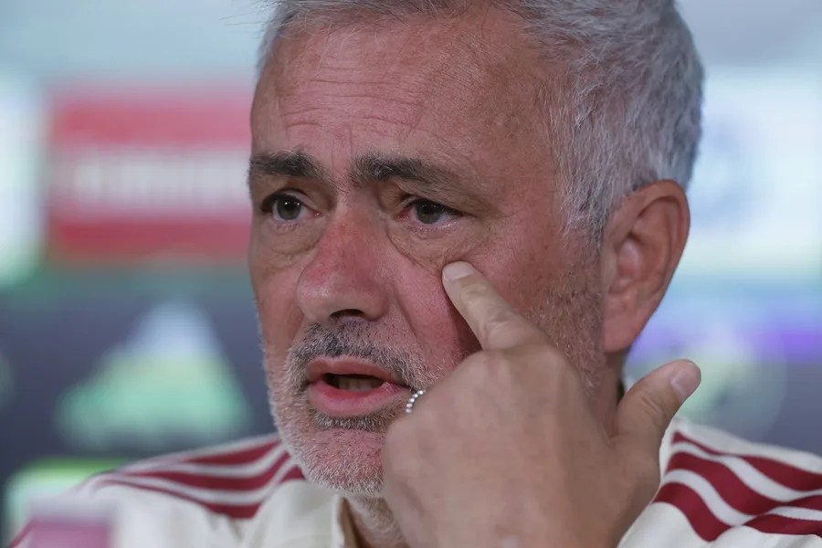 El técnico del Real Madrid, José Mourinho, durante la rueda de prensa que ha ofrecido este viernes en Valdebebas