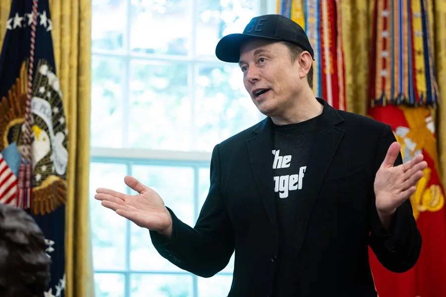 Trump: lo importante es que Musk ha "restablecido" Starlink para Ucrania