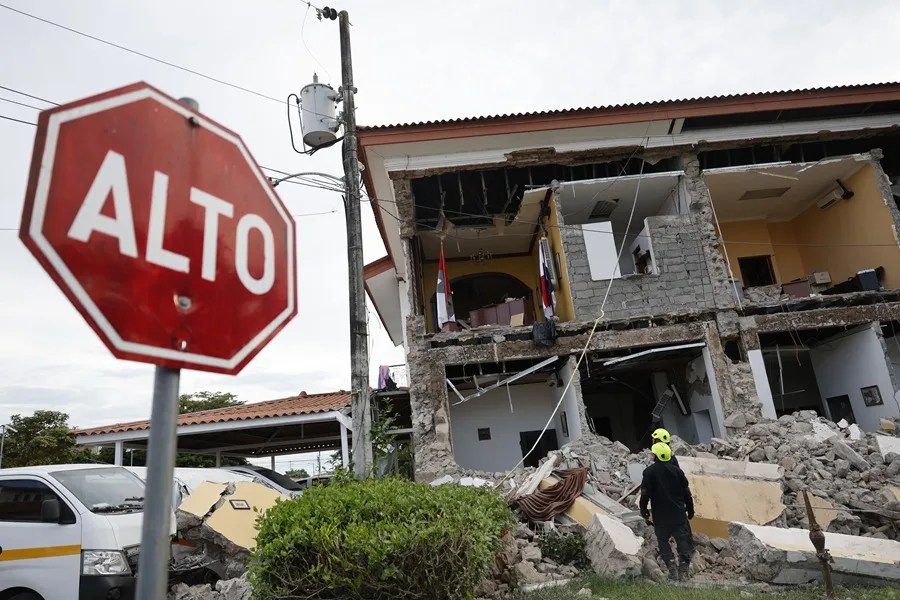 Colombia habilita 7 aeropuertos alternos para los vuelos desviados por el terremoto en Panamá