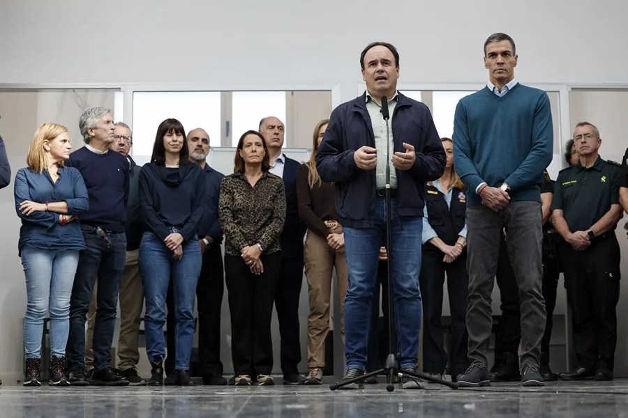 El president de la Generalitat, Juanfran Pérez Llorca, realiza declaraciones junto al presidente del Gobierno, Pedro Sánchez