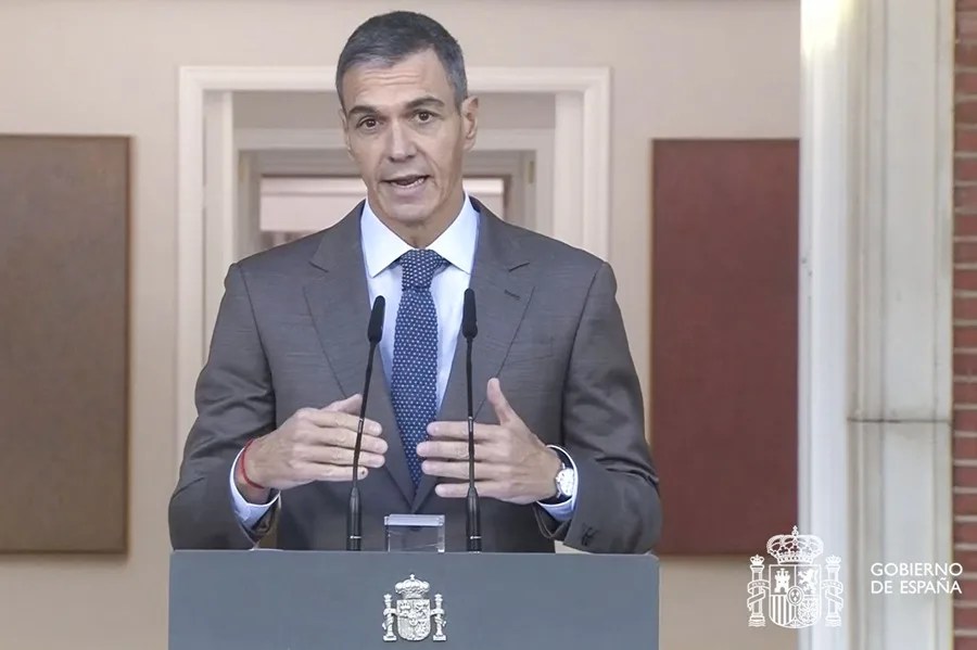 Captura de video de la comparecencia del presidente del Gobierno, Pedro Sánchez, este lunes en el Palacio de la Moncloa, en la que ha anunciado la disolución de las Cortes y el adelanto de las elecciones generales al domingo 29 de noviembre.