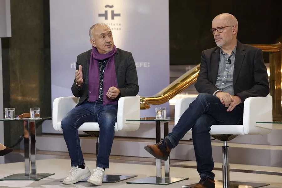 Los secretarios general de UGT, Pepe Álvarez (i) y CCOO, Unai Sordo (d) protagonizan 'Los Desayunos' de la Agencia EFE y RTVE