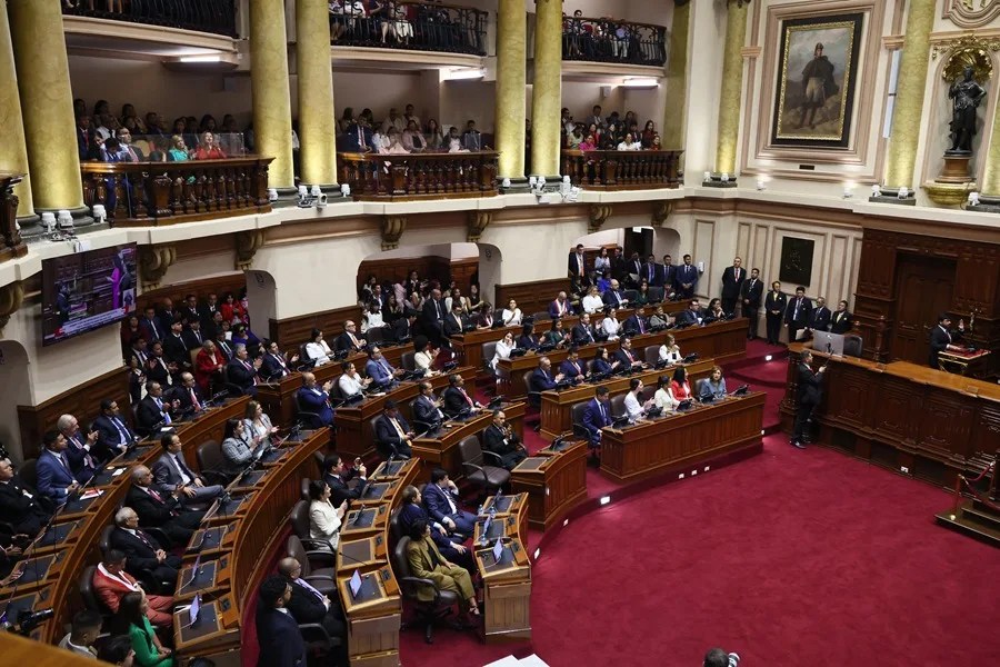La Cámara de Diputados de Perú aprueba otorgar facultades legislativas al Gobierno de Fujimori