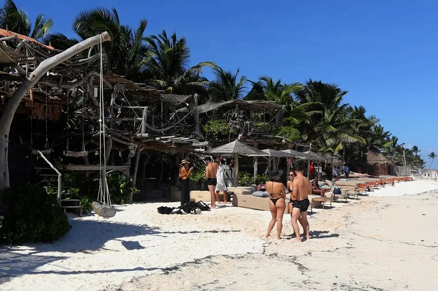 Los Altos costos y el sargazo ponen en alerta a Tulum, la joya turística del Caribe mexicano