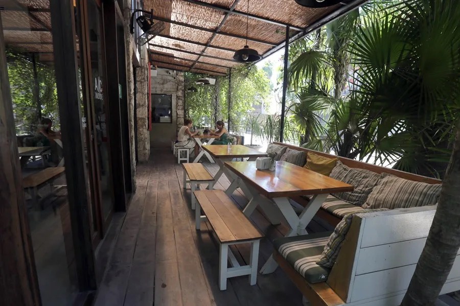 Los Altos costos y el sargazo ponen en alerta a Tulum, la joya turística del Caribe mexicano