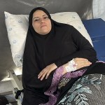 La profesora gazatí Sahar Abu Shibika impartía una clase cuando una supuesta bala perdida israelí le impactó.