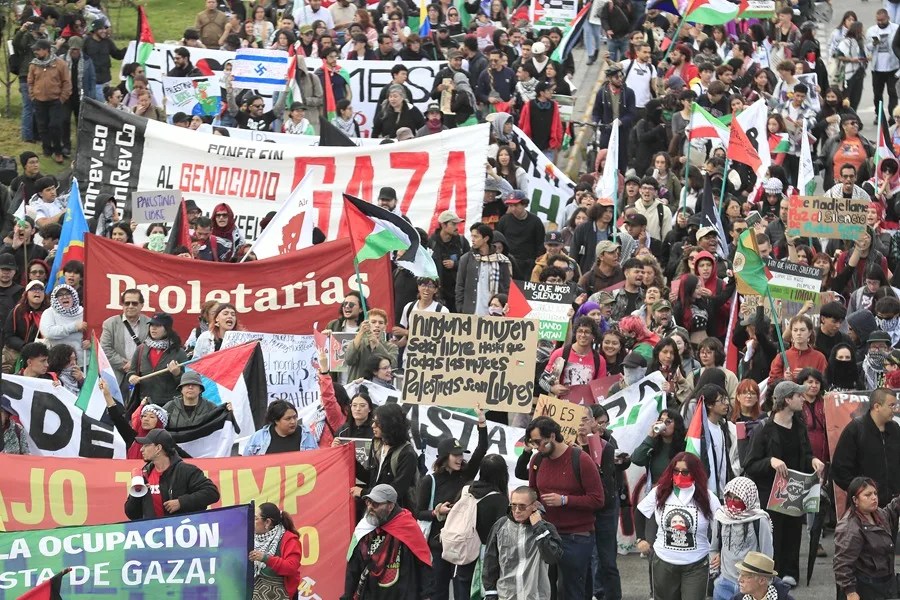 Centenares protestan en Bogotá en rechazo a la relación del nuevo Gobierno con Israel