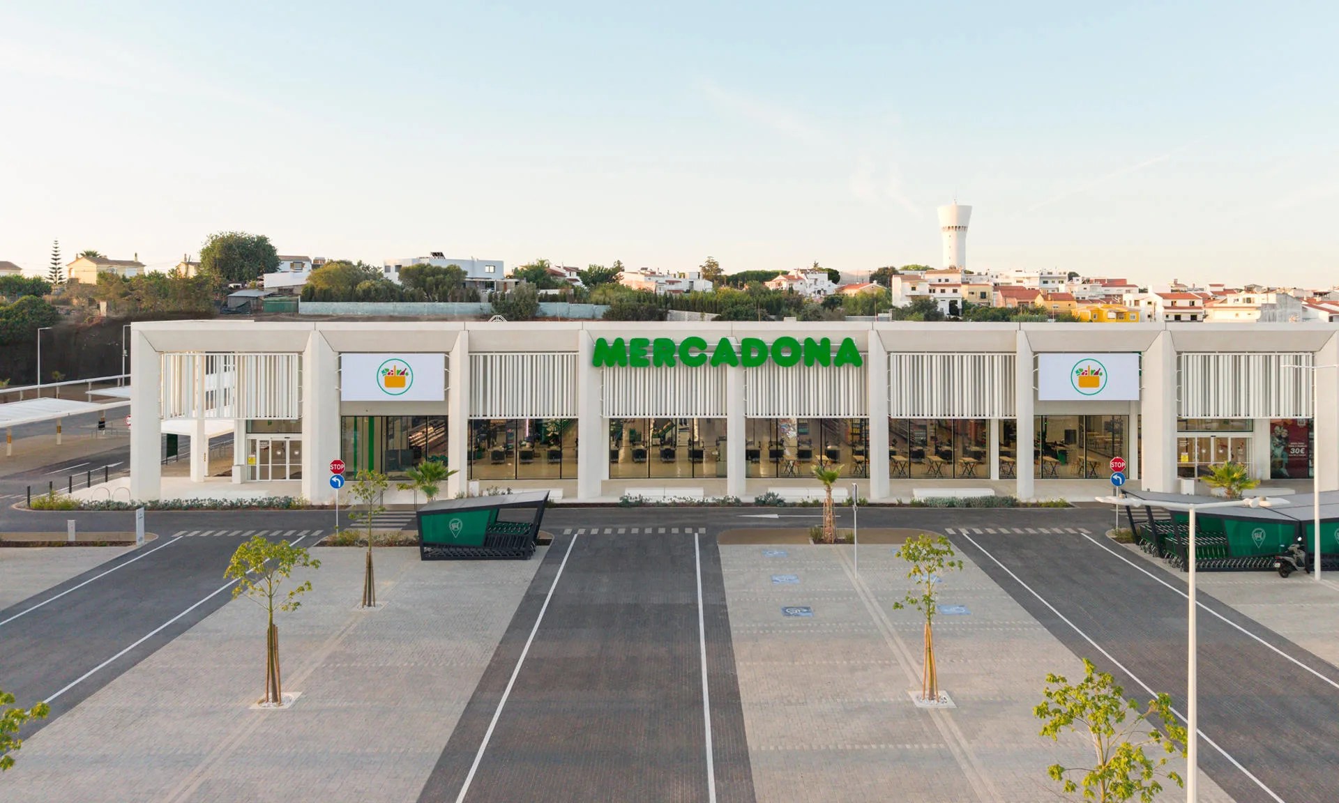 Vista de la tienda de Mercadona en Portimão. La cadena española de supermercados abrió este jueves su primer establecimiento en el Algarve, un nuevo paso en su expansión en Portugal, el único país en el que opera fuera de España. EFE/Mercadona/CEDIDA/CRÉDITO OBLIGATORIO