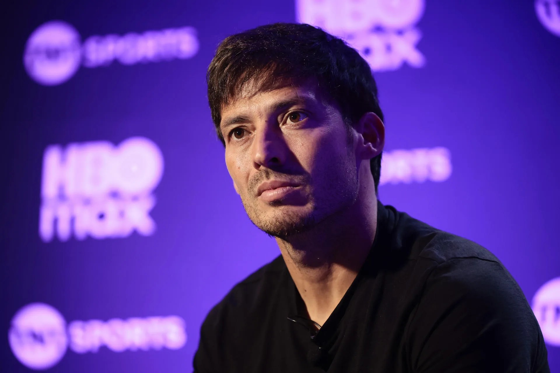 El exfutbolista español David Silva posa durante una entrevista con EFE en Ciudad de México, en septiembre de 2025. EFE/José Méndez