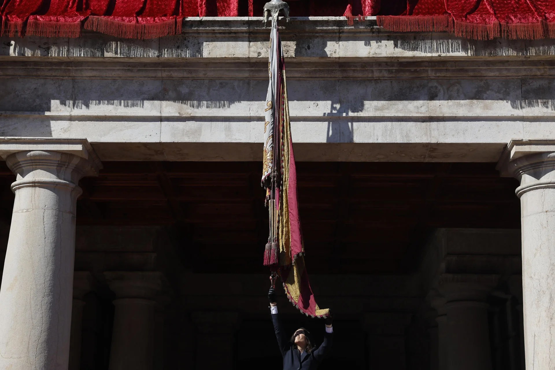 Inicio de la Procesión Cívica de la Reial Senyera. EFE/Ana Escobar