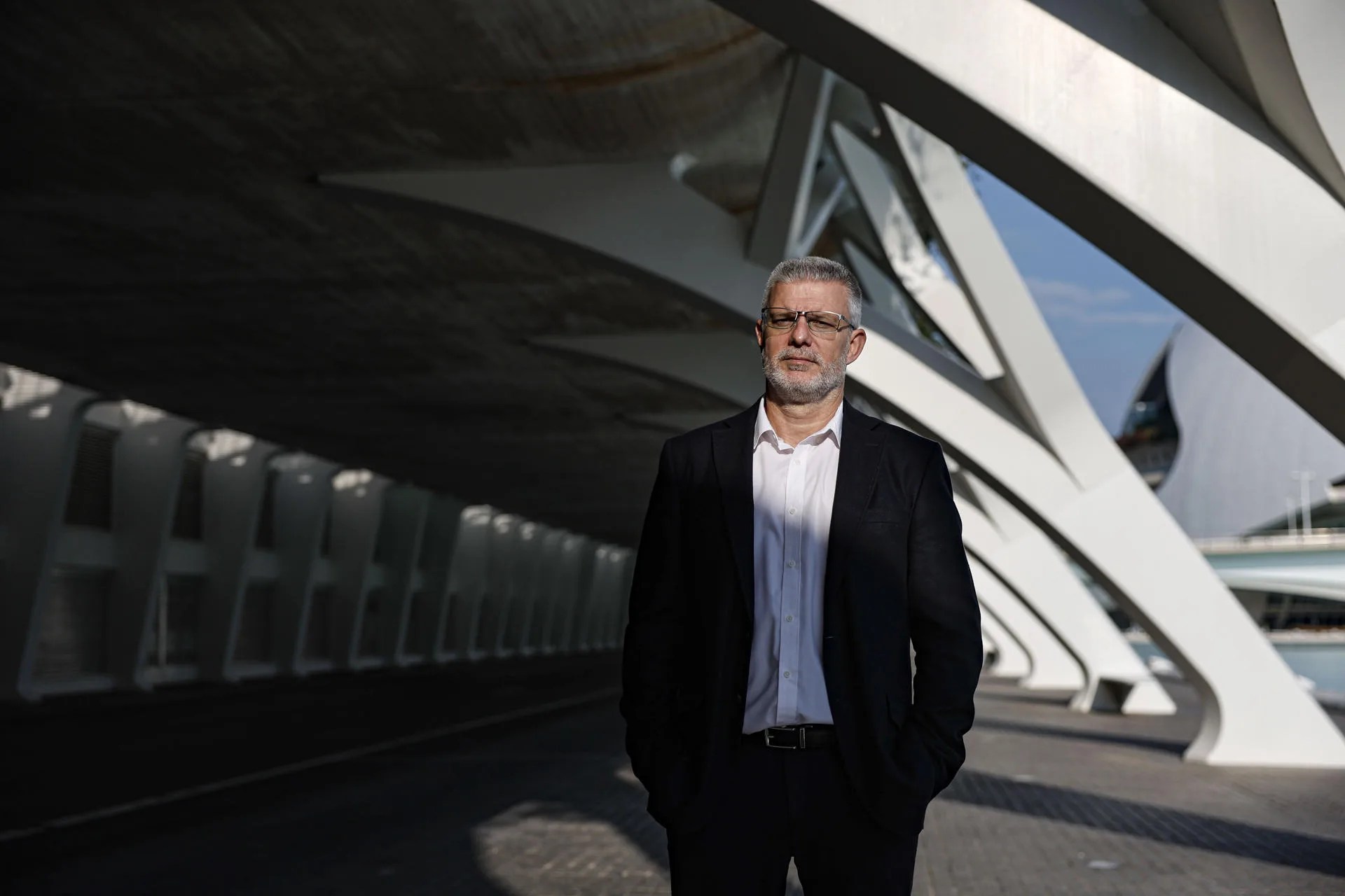 El presidente de Startup Valencia, Juan Luis Hortelano, durante la entrevista con EFE en la que ha explicado que la novena edición de VDS, que se celebrará en Valencia el 21 y 22 de octubre con 12.000 profesionales de más de 120 países, consolida a la ciudad "como puente tecnológico entre Europa, Latinoamérica y EE.UU". EFE/Manuel Bruque
